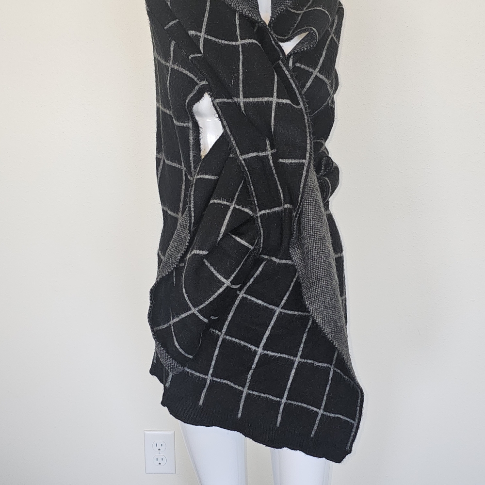 Black and Gray Checkered Wrap Cardigan